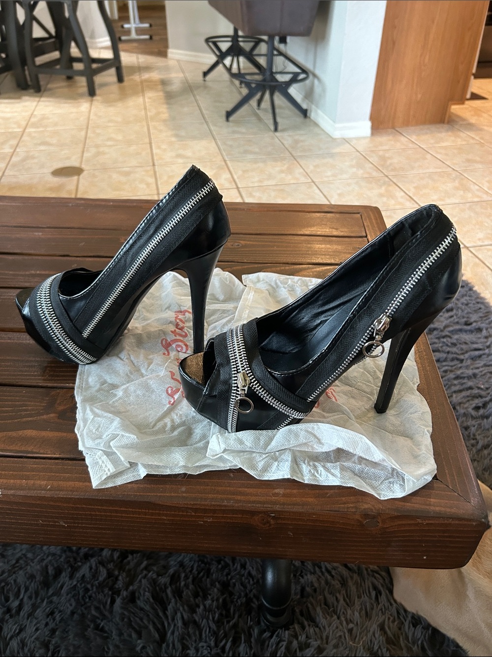 Show Story Black Peep-Toe Platform Pumps with Silver Zipper Accents size 10: L13